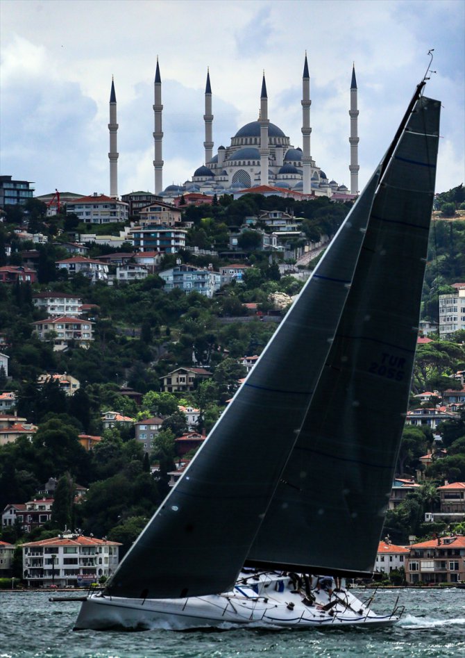 İstanbul Boğazı'nda yelken şöleni