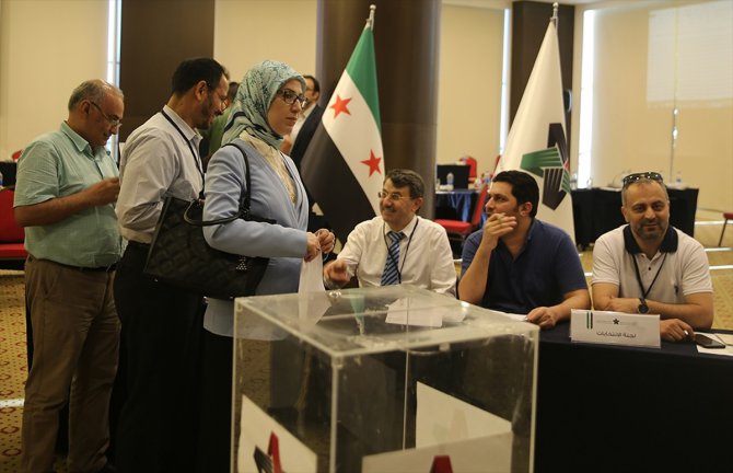 Suriyeli muhaliflerin yeni başkanı belli oldu