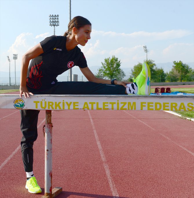 Milli atlet Tuğba Güvenç'in gözü zirvede