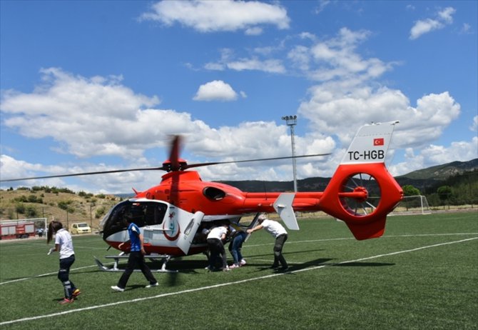 Ambulans helikopter kaza geçiren çocuk için havalandı