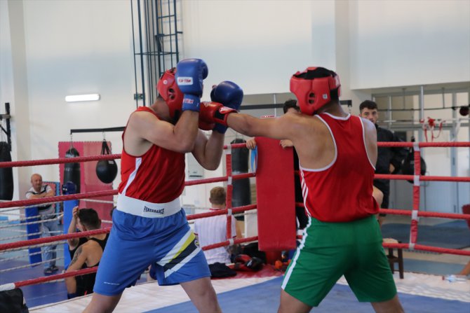 Genç milli boksörlerin Kastamonu'daki kampı sürüyor