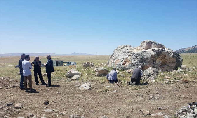 Hitit kaya anıtında kazı çalışması