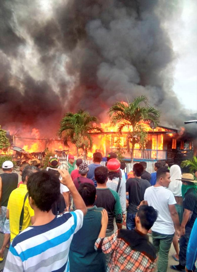Malezya'da yangında 86 ev yok oldu