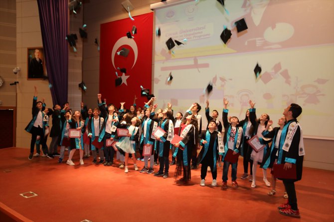 Tokat'ta "Çocuk Üniversitesi" mezunlarına diplomaları verildi