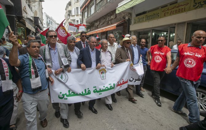 Tunus'un en büyük işçi sendikası "Yüzyılın Anlaşması"nı protesto etti