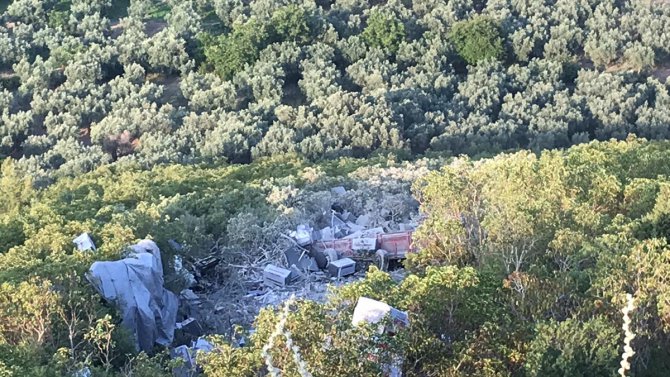 Bursa'da tır uçuruma yuvarlandı: 1 ölü
