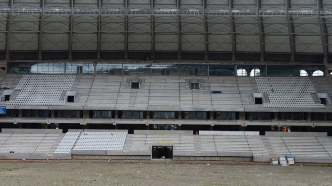 Çotanak Stadı'nın koltukları takılmaya başlandı