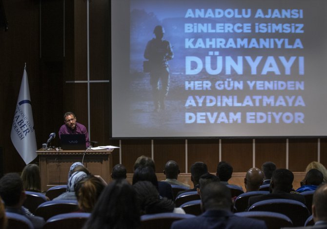 Türkiye Burslarının uluslararası öğrencileri AA'yı ziyaret etti