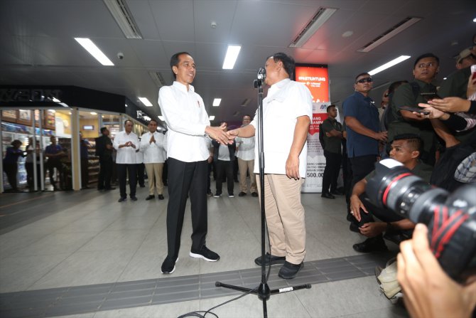 Endonezya Devlet Başkanı Widodo rakibiyle bir araya geldi