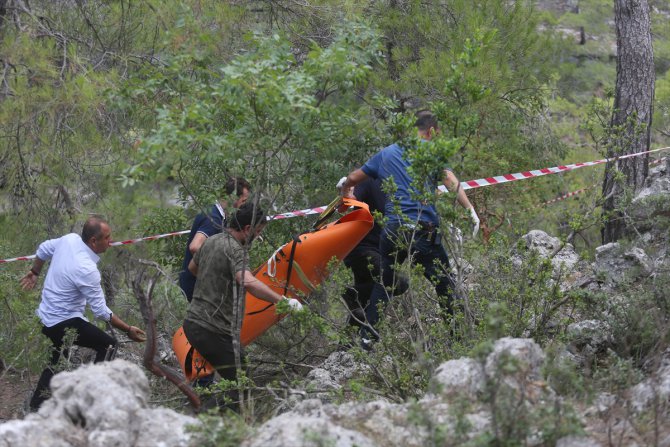 Antalya'da uçurumda erkek cesedi bulundu