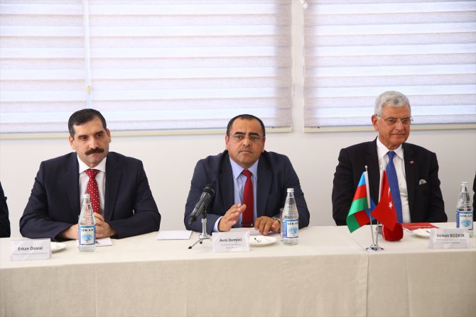 TBMM heyeti Azerbaycan'daki iş adamlarıyla bir araya geldi