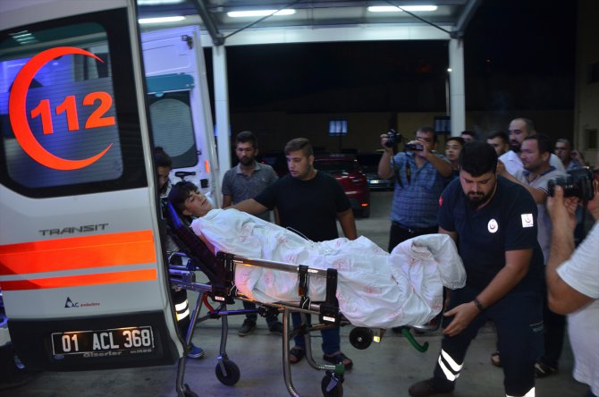GÜNCELLEME - Adana'da düğünde çıkan silahlı kavgada 2 çocuk yaralandı