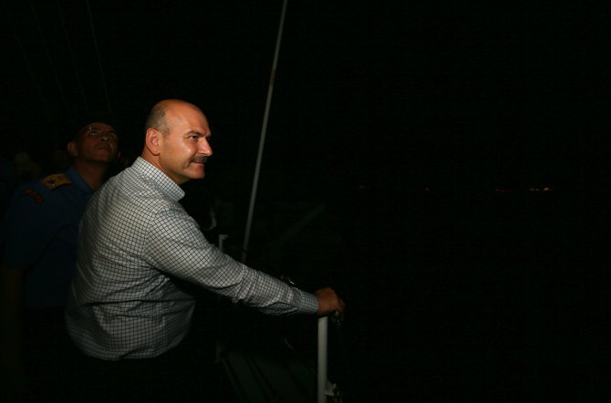 İçişleri Bakanı Soylu'dan Ege Denizi'nde gece seyri