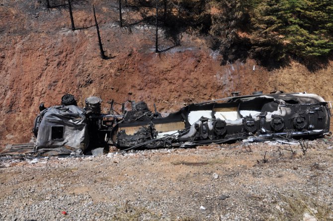 Kahramanmaraş'ta benzin yüklü tır devrilerek alev aldı: 1 ölü