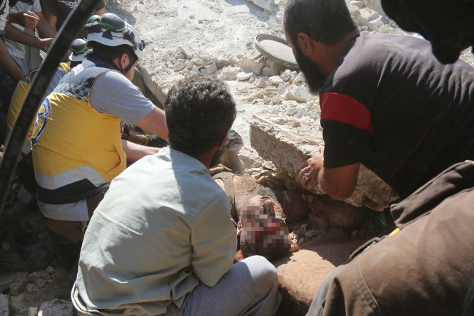 İdlib'e yoğun hava saldırıları: 7 ölü