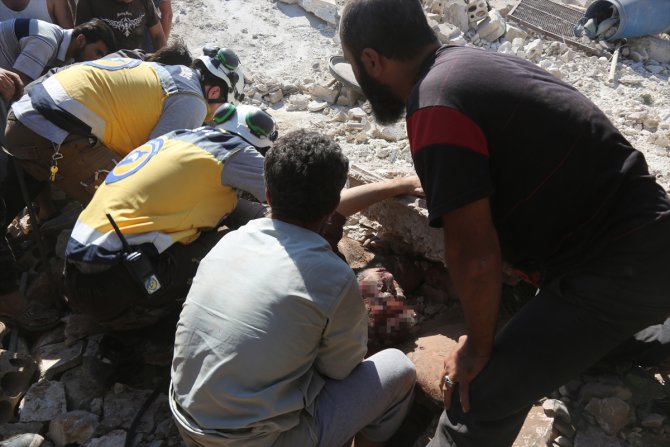 İdlib'e yoğun hava saldırıları: 7 ölü