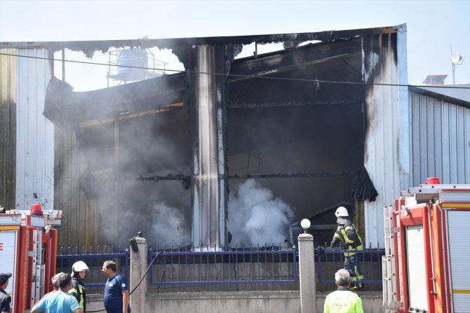 Manisa'da fabrikada yangın