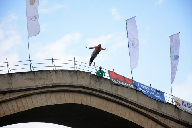 Mostar Köprüsü'nde geleneksel atlama yarışları