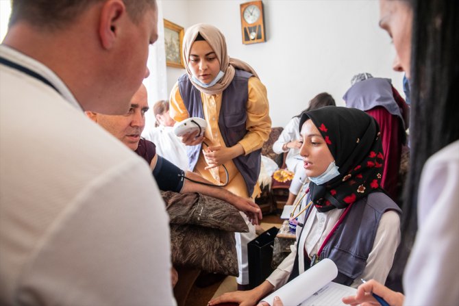 Türk öğrencilerden Karadağ'da sağlık taraması