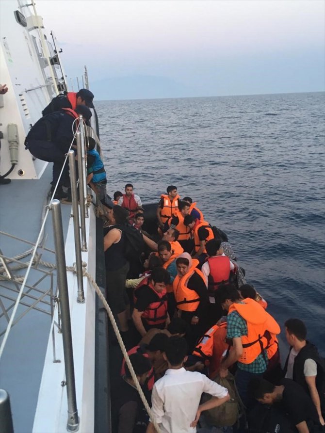 Ege Denizi'nde 37 düzensiz göçmen yakalandı