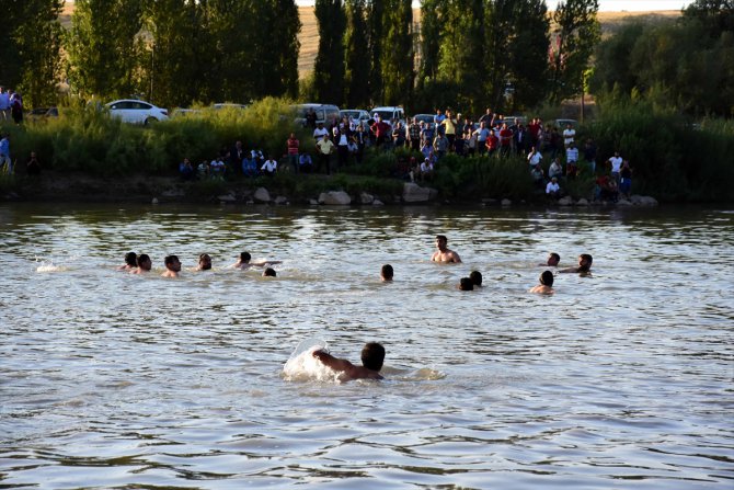 Murat Nehri'ne giren çocukların boğulması