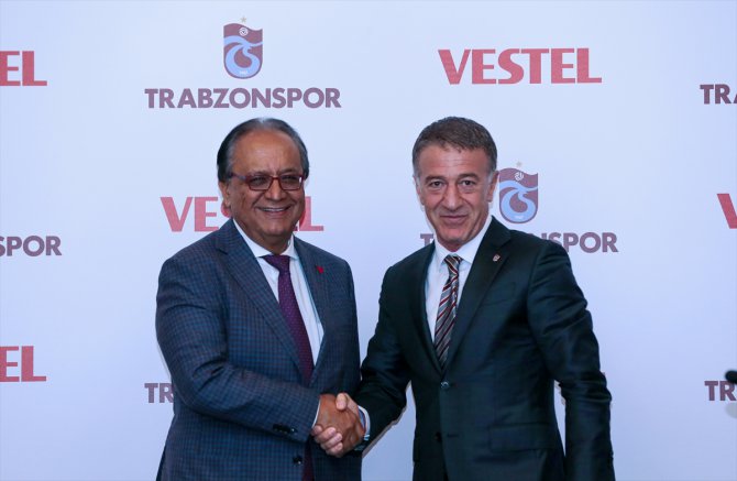 Trabzonspor'un forma göğüs sponsoru 3 yıl Vestel oldu