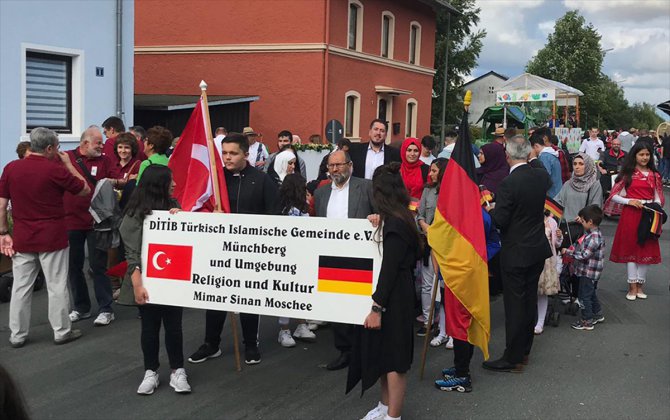 Almanya'daki 175 yıllık festivale Türkler renk kattı