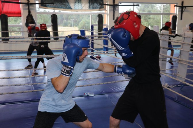 Genç milli boksörlerin kampı, Kastamonu'da devam ediyor