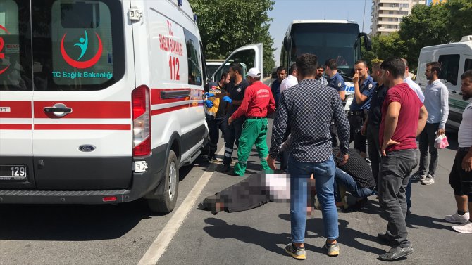Şanlıurfa'da yolcu otobüsünün çarptığı kişi öldü