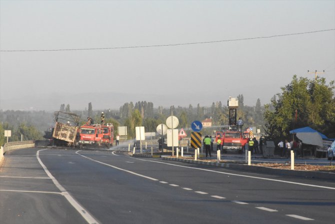 GÜNCELLEME - Konya'da mühimmat taşıyan kamyonda yangın