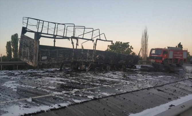 GÜNCELLEME - Konya'da mühimmat taşıyan kamyonda yangın