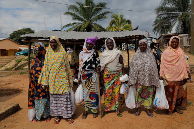 Cansuyu Derneği Togo'da kurban eti dağıttı
