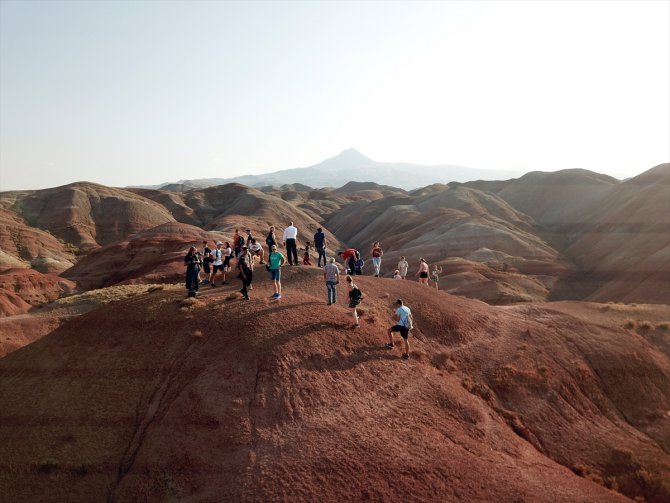 "Gökkuşağı Tepeleri" yabancı turistlerden ilgi görüyor