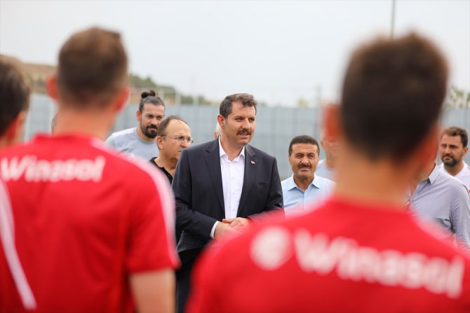 Vali Salih Ayhan, Sivasspor'u ziyaret etti