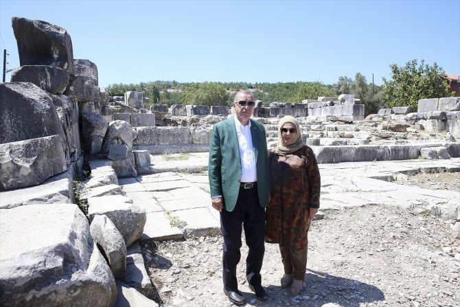 Cumhurbaşkanı Erdoğan'dan Stratonikeia Antik Kenti'ne ziyaret