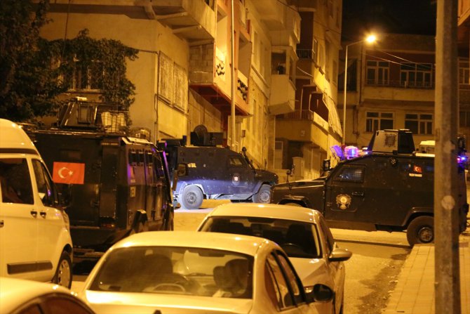 Siirt'te ihbar üzerine olay yerine giden polis ekibine silahlı saldırı