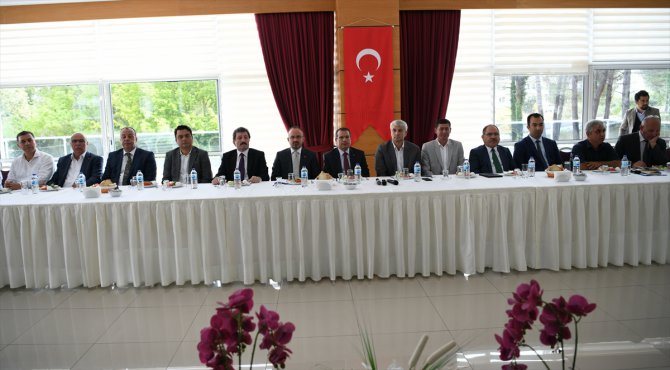 AK Parti'li Turan'dan "Belediyelere kayyım atanıyor, ilk tepki CHP'den geliyor" açıklaması