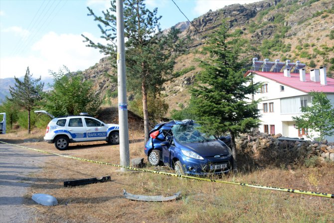 Gümüşhane'de otomobil elektrik direğine çarptı: 1 ölü