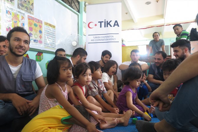 TİKA gönüllüleri Filipinler'de