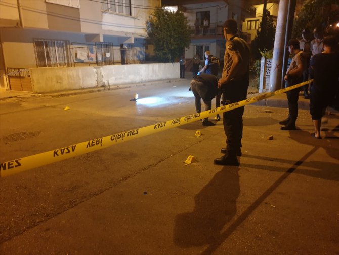 İzmir'de balkonda otururken başından vurulan kadın ağır yaralandı