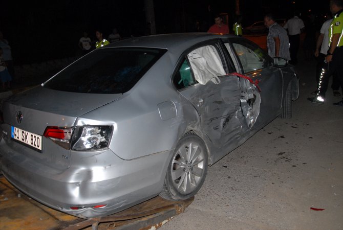 Kocaeli'de otomobil ile cip çarpıştı: 5 yaralı