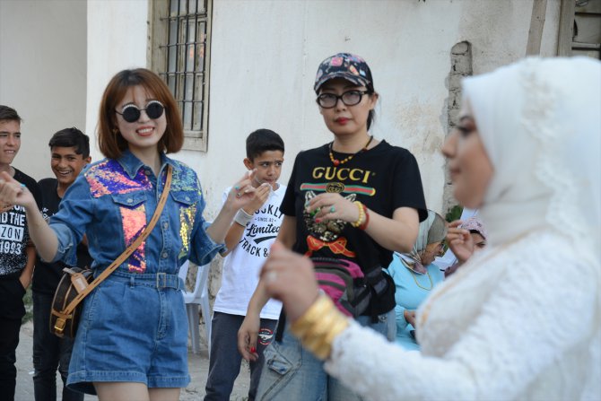 Çinli turistler Kırşehir'de yöresel düğünde eğlendi