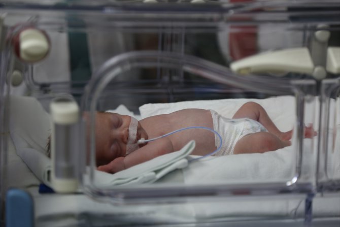 650 gram doğan Umut bebek hayata tutundu