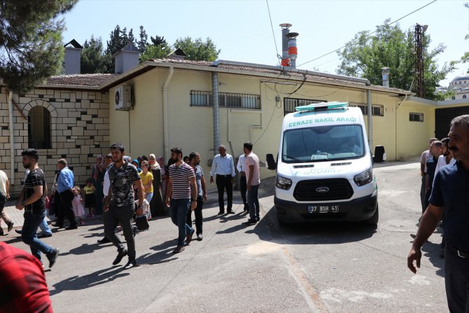 Gaziantep'te oynarken boynuna ip dolanan çocuk öldü