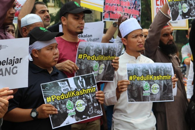 Malezya'da Keşmir'deki Müslümanlarla dayanışma eylemi