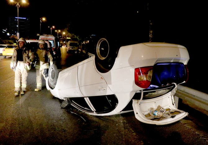 Bayrampaşa'da iki otomobil çarpıştı: 5 yaralı