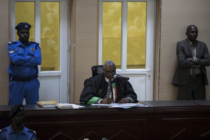 Eski Sudan Cumhurbaşkanı Beşir'in yargılanması