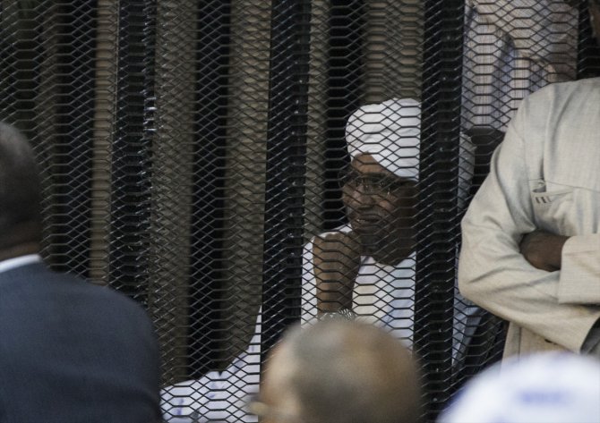 Eski Sudan Cumhurbaşkanı Beşir'in yargılanması