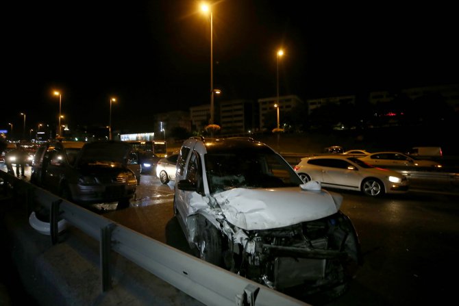 İstanbul'da zincirleme trafik kazası: 1 ölü, 3 yaralı