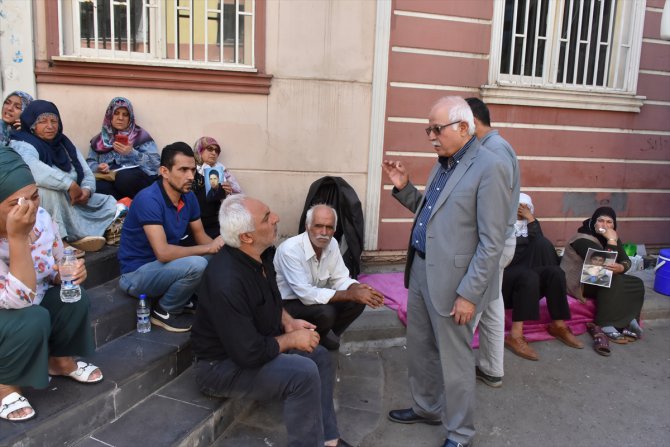 Oturma eylemi yapan Diyarbakır annelerine destek ziyareti